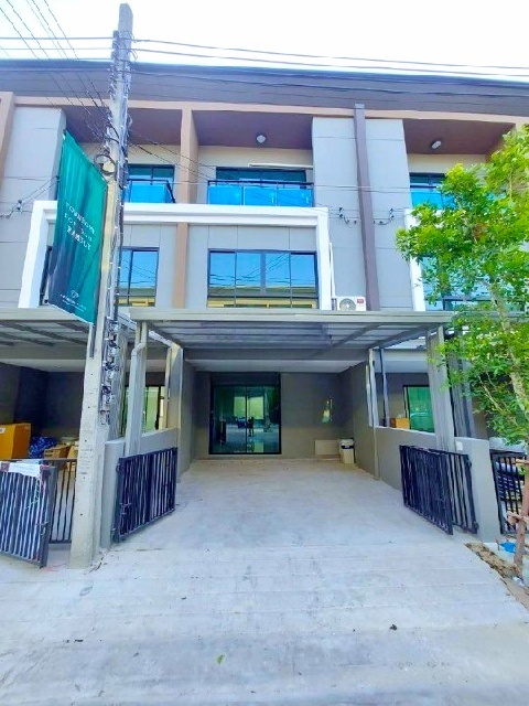 BTSสายหยุด BTSสะพานใหม่ 2.3กม. ใหญ่มาก ให้เช่าทาวน์โฮม 3 ชั้น 4-