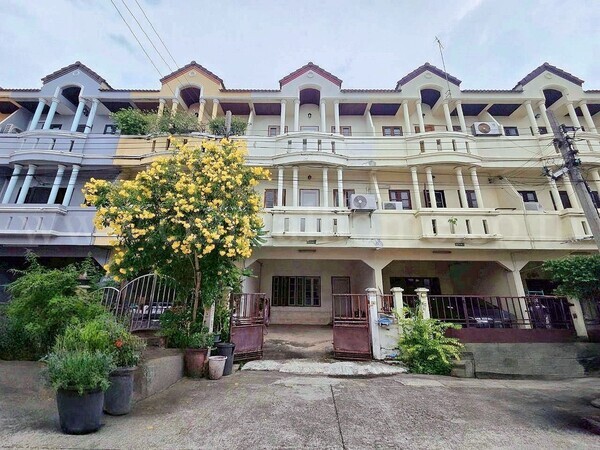 ทาวน์โฮม 3 ชั้น สำเร็จพัฒนา – ซอยวัดศรีประวัติ บางกรวย