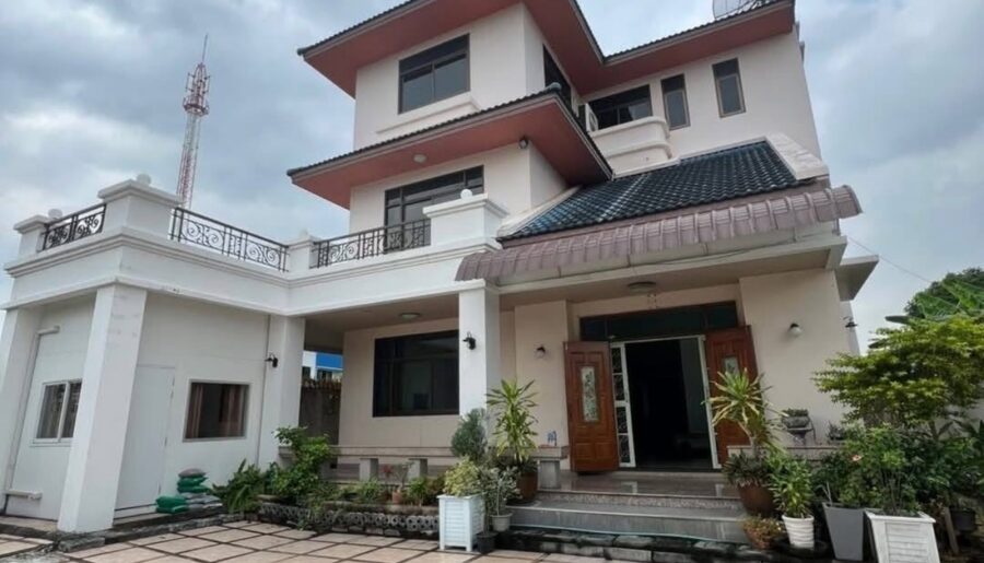 ให้เช่าบ้าน 3ชั้น 111วา 7ห้องนอน 6ห้องน้ำ ถนนลาดพร้าวใกล้ห้างบิ๊