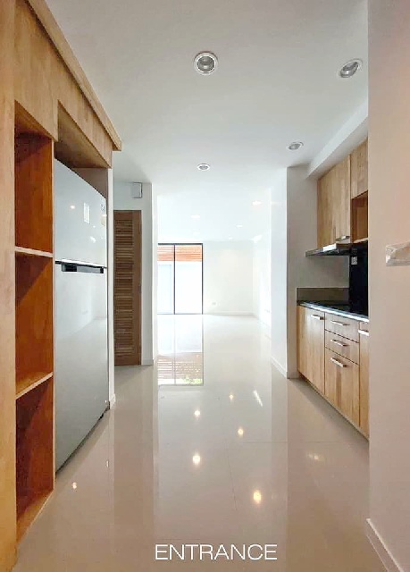 MRTสุทธิสาร 1.4กม. ฟอร์จูนทาวน์ 4กม.หรูหรา รัชดา ให้เช่าอาคาร 3ช