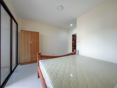 3-Storey Commercial Building with 3 Bedrooms for Rent Nathon Koh