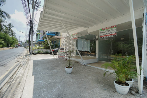 3-Storey Townhouse 4 Beds 5 Baths Location near Central Samui