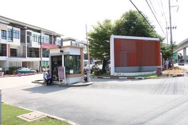 สาทร-กัลปพฤกษ์ ให้เช่าทาวน์โฮม 3 ชั้น 26 ตร.วา ตลาดสำเพ็ง 2 300ม