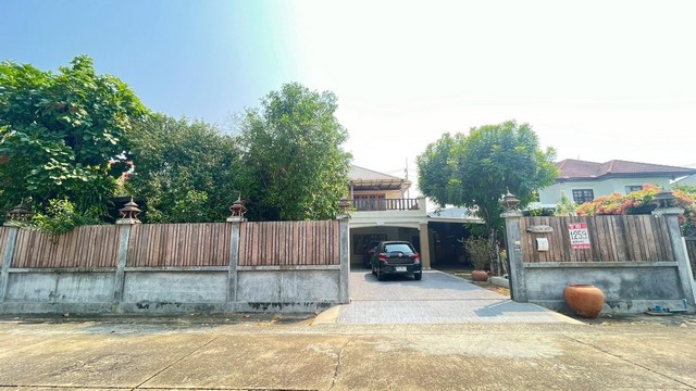 ขายบ้านหรูสไตล์คลาสสิกหลังใหญ่ มบ.มณียา 3 ท่าอิฐ 125.9 ตร.วา