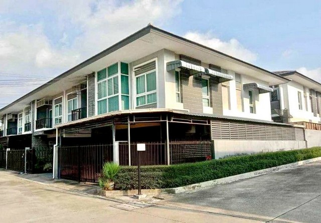 ขายบ้านพร้อมผู้เช่า! ทาวน์โฮม 2 ชั้น แปลงริม เดอะไฟน์เนสทาวน์ ศรี