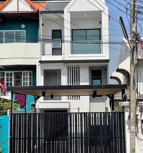 ขายทาวน์โฮม 3.5 ชั้น เล่นระดับ ซอยติวานนท์ 43 ตกแต่งใหม่