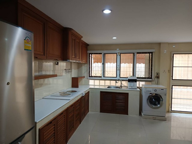 ให้เช่าบ้านเดี่ยว 2 ชั้น 84 ตรว. 4 ห้องนอน โชคชัย 4 หมู่บ้าน ต.รว