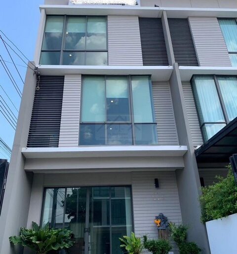 ให้เช่าโฮมออฟฟิศ 3 ชั้น 161 ตรม พาทิโอ ลาดกระบัง – มอเตอร์เวย์