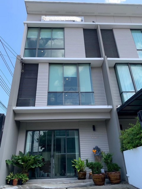 ให้เช่าโฮมออฟฟิศ 3 ชั้น 161 ตรม พาทิโอ ลาดกระบัง – มอเตอร์เวย์