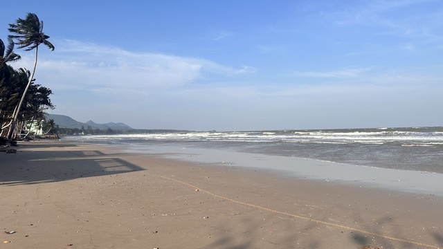 หน้าฝนมีทรัพย์ดี ขายที่สวยมากติดทะเล ที่ติดชายหาดสะพลี ชุมพร 5.9