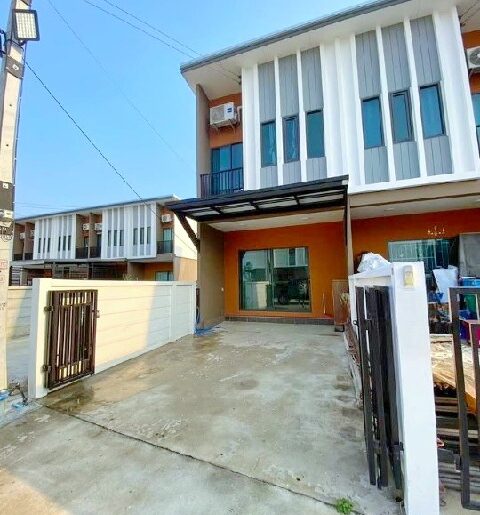 ตลาดพึ่งสุข 2.4 กม. ตลาดชัชวาล คลอง 7 ให้เช่าทาวน์โฮม 2 ชั้น 19ตร