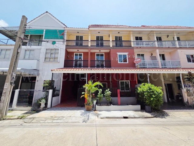 ทาวน์โฮม 3 ชั้น บ้านลูกกอล์ฟ พรีเมี่ยม เมืองทองธานี – ปากเกร็ด