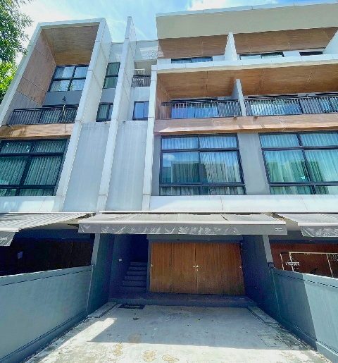 รร. สตรีวิทยา2 MRTภาวนา 3กม. ลาดพร้าว71 ให้เช่าทาวน์โฮม 3.5 ชั้น
