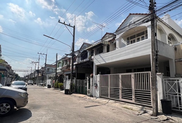 นันทนา ตลาดพูนทรัพย์ 300ม. MRTรังสิต 4.7 กม. ทาวน์เฮ้าส์ 2.5 ชั้