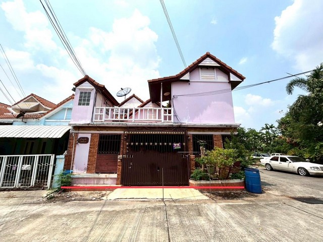 ขายทาวน์เฮ้าส์หมู่บ้าน วรารักษ์ รังสิต-คลอง 3 ถ.เลียบคลองสาม ปทุม
