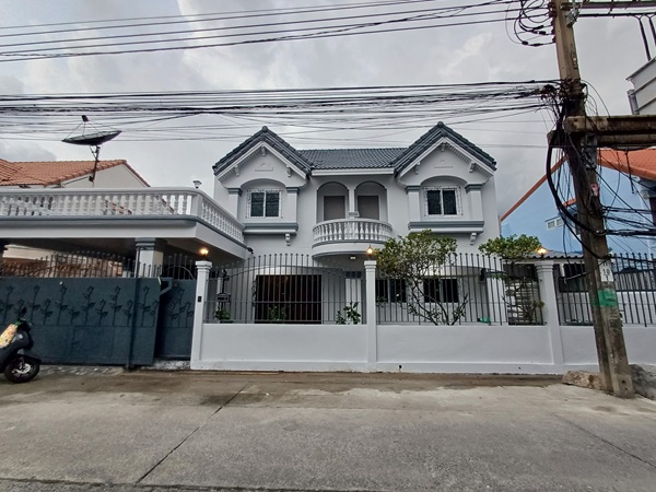 ให้เช่าบ้านเดี่ยว 2ชั้น72วา6ห้องนอน 3ห้องน้ำ แอร์ 5 ถนนสุขุมวิท10