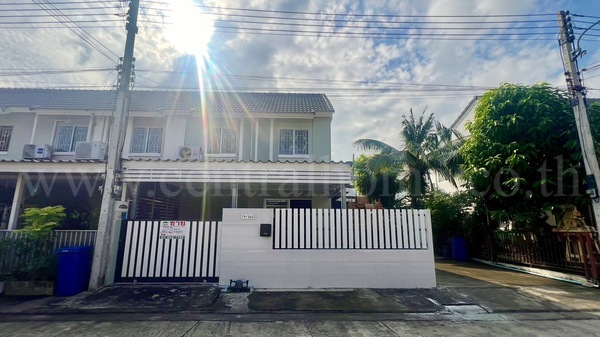ทาวน์โฮม 2 ชั้น บ้านพฤกษา 60 รังสิต – บางพูน หลังมุม