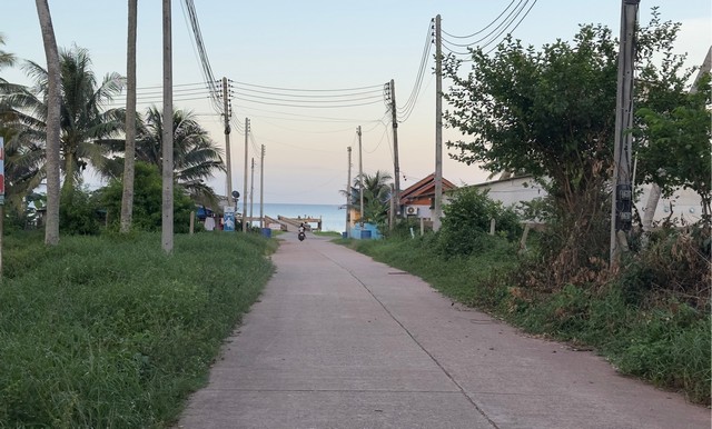 ผืนดินไทยทรงคุณค่า ที่ดินติดถนนหลวง ใกล้หาดบางเบิด ไร่ล่ะ 8 แสน