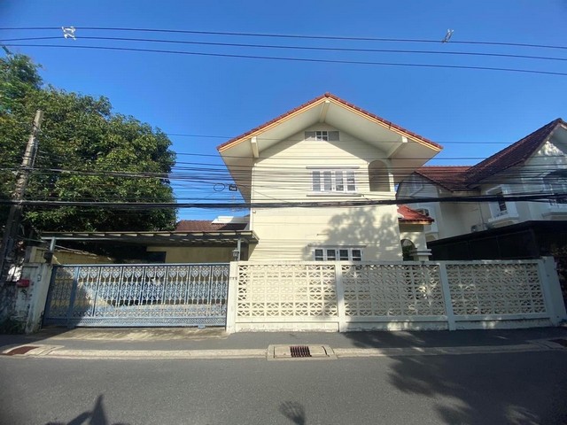 ให้เช่าบ้าน 2 ชั้น 60 ตรว. 4 นอน ลาดพร้าว 42 ใกล้ MRTลาดพร้าว