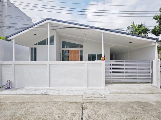 ขายบ้านชั้นเดียว 51 ตรว. 3 ห้องนอน รีโนเวทใหม่ ย่านโชคชัย 4 ซอย 5