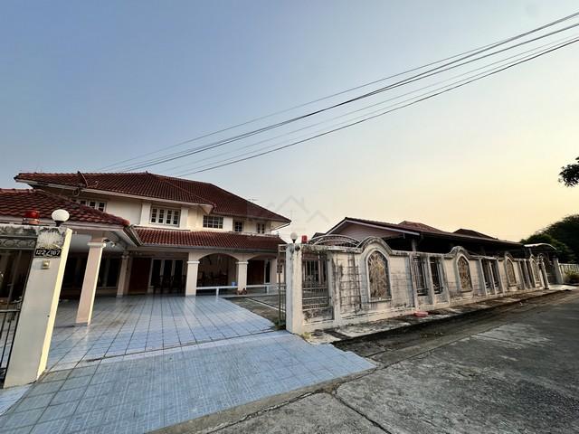 ให้เช่าบ้านเดี่ยว+โกดัง 186-560 ตรม.ถ.รามอินทรา ตรงข้ามแฟชั่นไอซ์