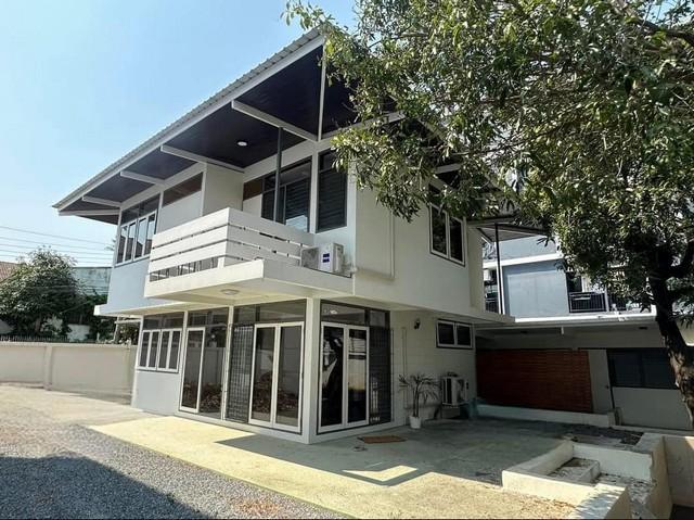 ให้เช่าบ้าน 2 ชั้น 156 ตรว. ถ.สุขุมวิท เดินทางสะดวก ใกล้ BTS บางจ