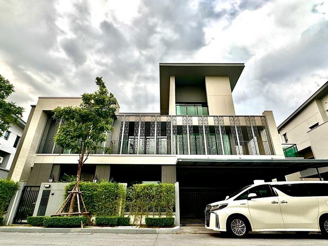 ขายด่วนบ้านหรู​ 3 ชั้น 762 ตรม แกรนด์ บางกอก บูเลอวาร์ด อีสต์ พระ