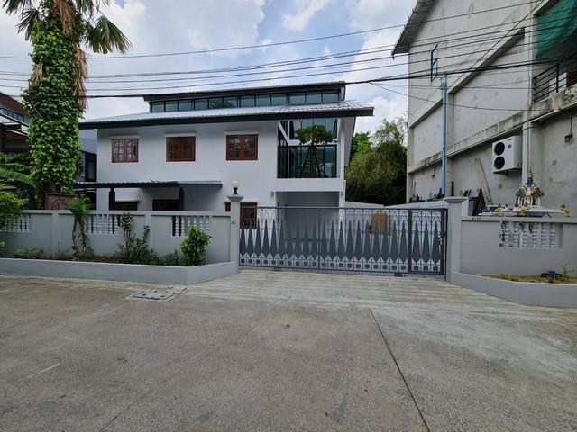 ให้เช่าบ้านเดี่ยว 2 ชั้น 200 ตรม. ย่านโชคชัย 4 ลาดพร้าว-วังหิน