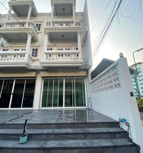 ให้เช่าทาวน์เฮ้าส์ 3 ชั้น 3 นอน ประชาราษฎร์บำเพ็ญ 9 ใกล้ Mrt ห้วย