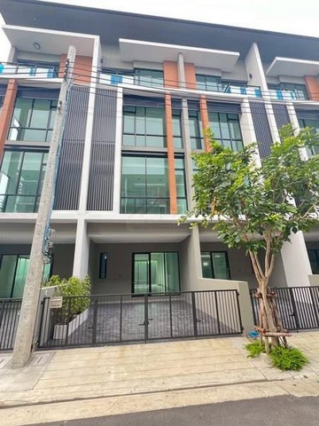 ให้เช่าโฮมออฟฟิศ 4 ชั้น Premium Place มิกซ์ นวมินทร์