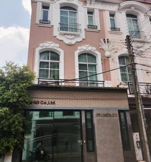ให้เช่าทาวน์โฮม3ชั้นหลังมุม บ้านกลางเมืองมอนติคาร์โล รัชวิภา