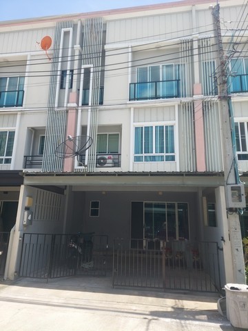 ให้เช่าทาวโฮม3 ชั้น หมู่บ้านพาทิโอพัฒนาการ ซอย38