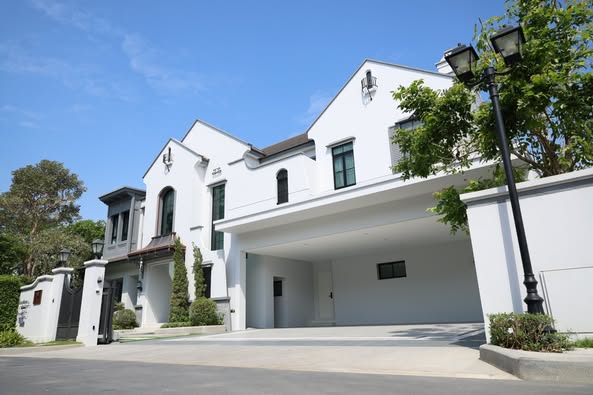 ขายบ้านนันทวันพร้อมสระว่ายน้ำ150วา 5ห้องนอน 6ห้องนอนถนนกรุงเทพกร๊