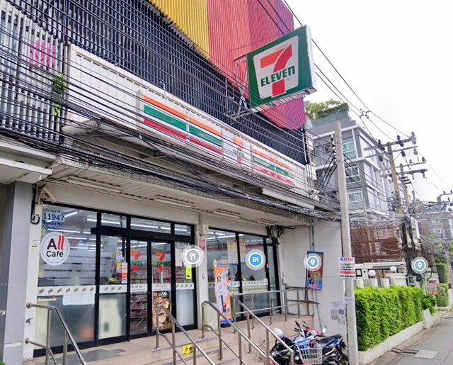 กระจกทั้งหลัง ติด7-11 5พระโขนง 499ม.ถึง BTSบางจาก สุขุมวิท91-99