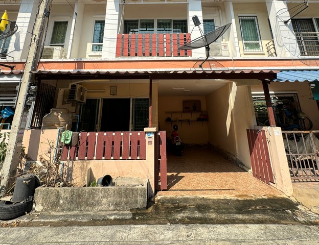 ขายทาวน์เฮ้าส์หมู่บ้านณัฐยาซอย 3ใกล้ค่ายกำแพงเพชรอัครโยธิน