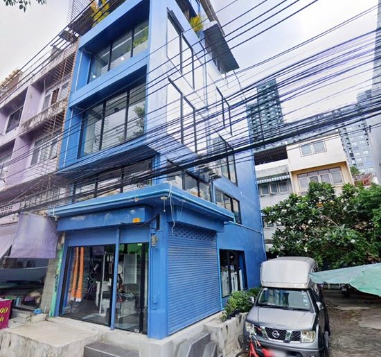 กระจก 5ก้าวติด7-11 สุขุมวิท91-99 70ม.ถึง บางจาก ทั้งหลัง