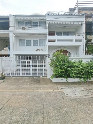 ให้เช่าทาวน์โฮม 3 ชั้น ซอยเอกมัย 22 สุขุมวิท63