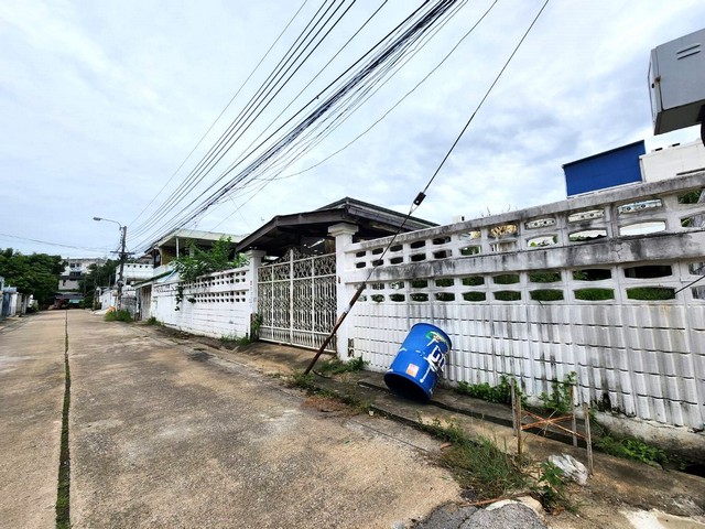ขายที่ดินพร้อมบ้านเก่า 112 ตรว. บางนา กม.2 ใกล้ไบเทคบางนา