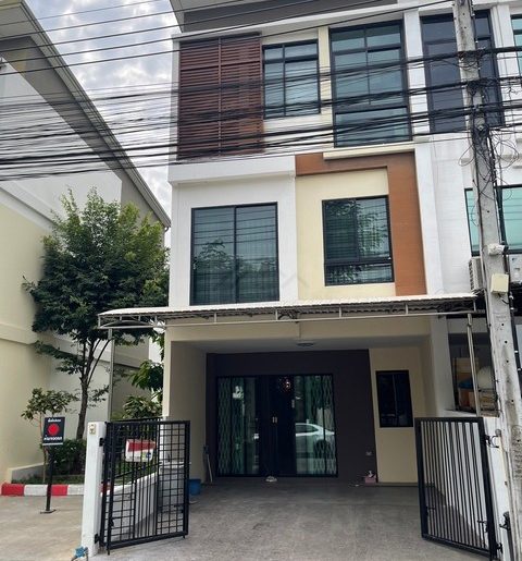 ให้เช่าทาวน์โฮม 3 ชั้น หลังริม หน้าสวน 3 ห้องนอน ซิกเนเจอร์ วิภาว