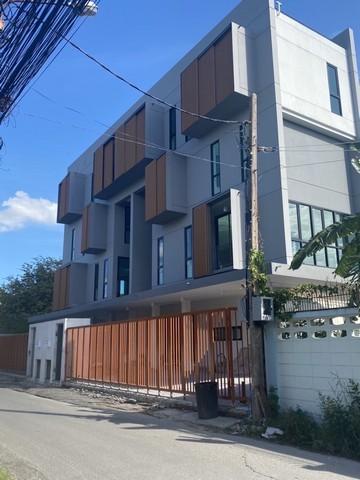 ให้เช่าโฮมออฟฟิศ 3.5 ชั้น 50 ตรว. ย่านรัชดา ลาดพร้าว-วังหิน โชคชั